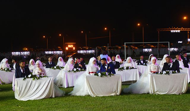 Hatay'da 100 depremzede çift için toplu nikah