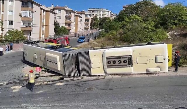 Başakşehir'de İETT otobüsünün devrildiği anlar kameralara yansıdı