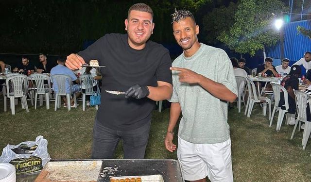 Adana’nın Demirsporlu futbolcularına baklava ziyafeti