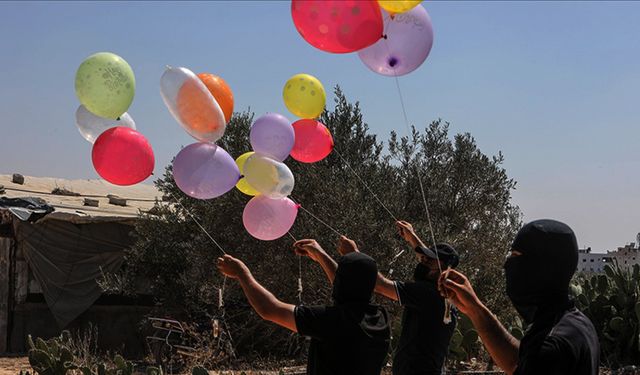 Gazze’den atılan yanan balonlar İsrail’de yangın çıkardı