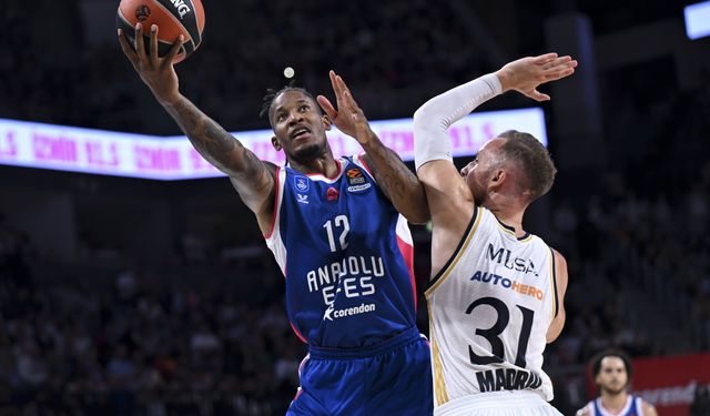 Anadolu Efes'e ikinci EuroLeague tokadı! Fark yediler