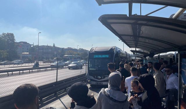 Bahçelievler’de metrobüs krizi!