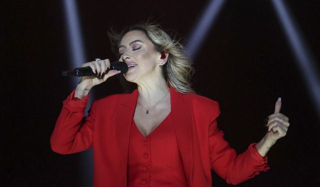 Cumhuriyet'in 100. yılı başkentte Hadise'yle kutlandı