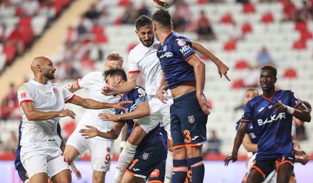 Antalyaspor kötü gidişe dur dedi! Başakşehir'i dibe attı