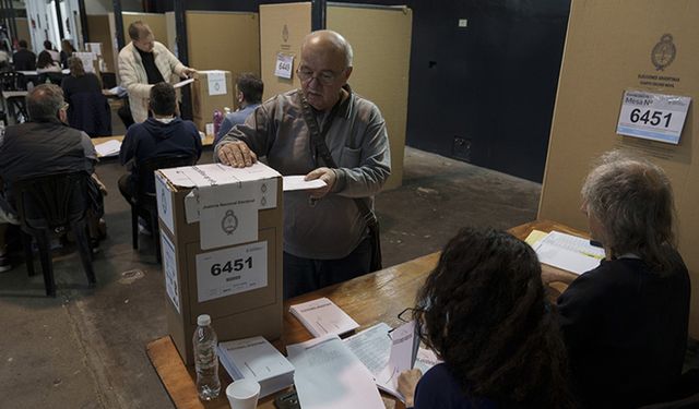 Arjantin’de devlet başkanını ikinci tur belirleyecek