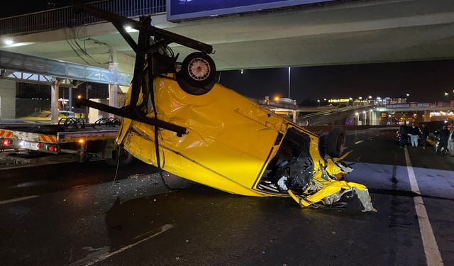 Merter'de feci kaza! Kontrolü kaybetti, takla attı: 1 ölü 4 yaralı