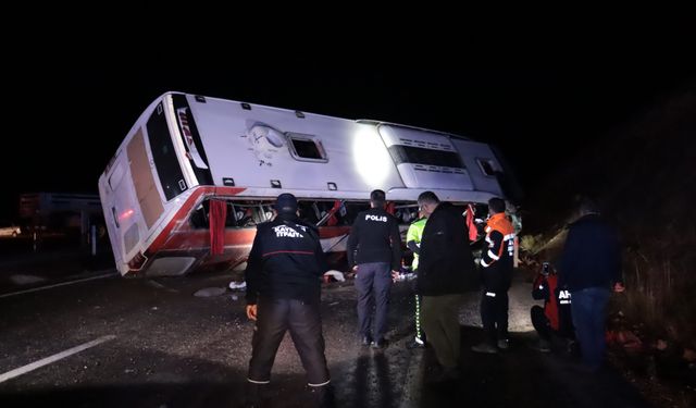 Kayseri'de yolcu otobüsü devrildi! Yaralılar var