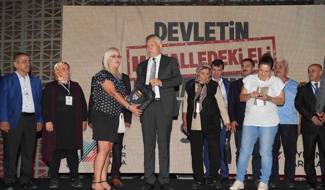 Karalar’dan jest! Adana’da 830 muhtara bilgisayar verildi