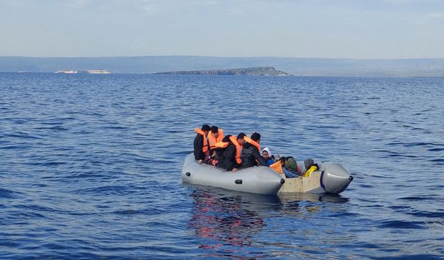 Ayvalık açıklarında onlarca düzensiz göçmen kurtarıldı