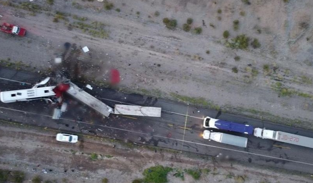 Meksika’da feci kaza: 18 ölü 37 yaralı