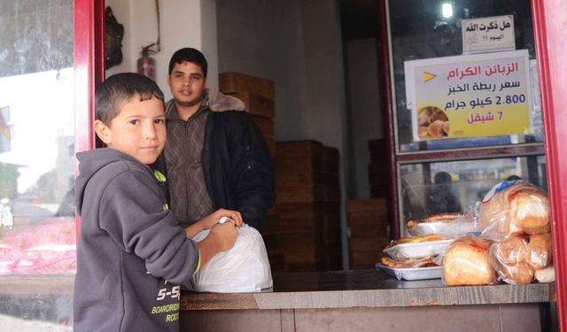 Sana lanet olsun İsrail! Şimdi de ekmeksiz bıraktı