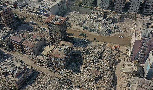 Hatay’da depremdeki yıkımlar ile ilgili ilk dava açıldı