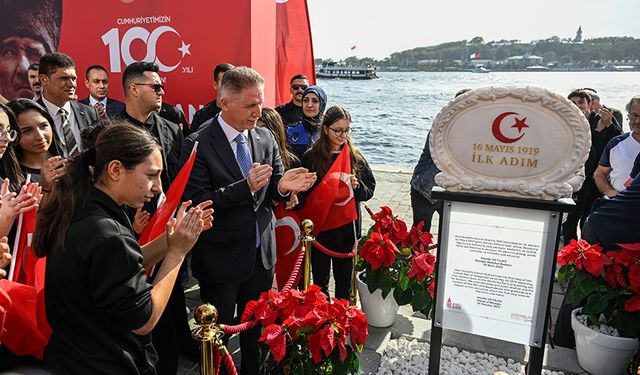 Karaköy Rıhtımı'na İLK ADIM ANITI