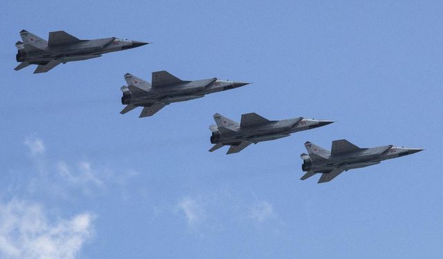 Son dakika! Rusya, ABD uçağına karşın Mig-31 kaldırdı