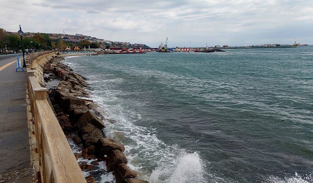 Marmara Denizi ulaşımına poyraz engeli  