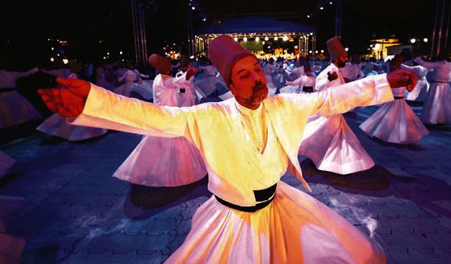 Sultanahmet’te Mevlana anıldı