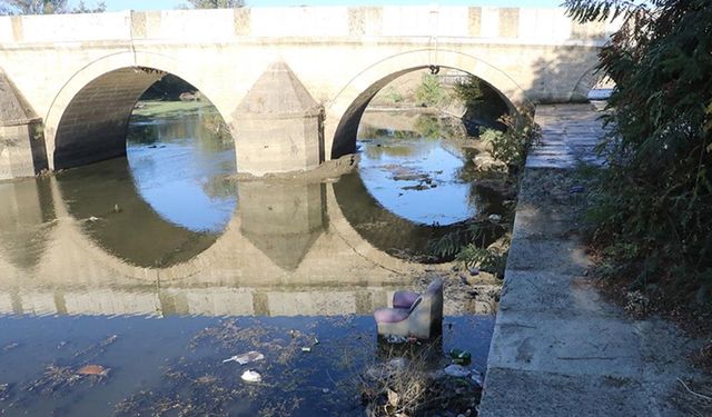 Tunca Nehri’ni çöplüğe çevirdiler