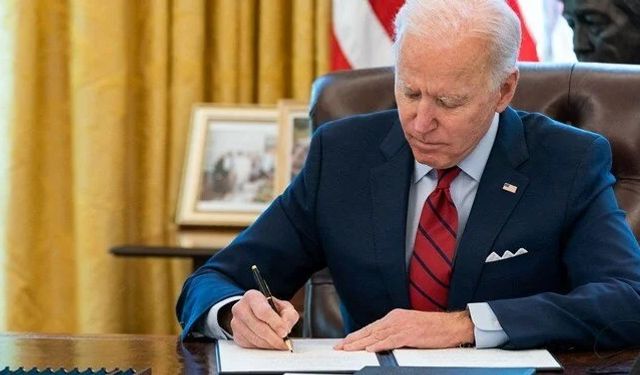 Biden onayladı: ABD'de öğrencilerin kredi borcu siliniyor