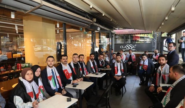 Türkiye'den Starbucks'a boykot! Filistin atkısıyla 'yer kapatma eylemi'