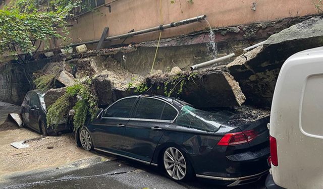 İsnat duvarı araçların üzerine devrildi