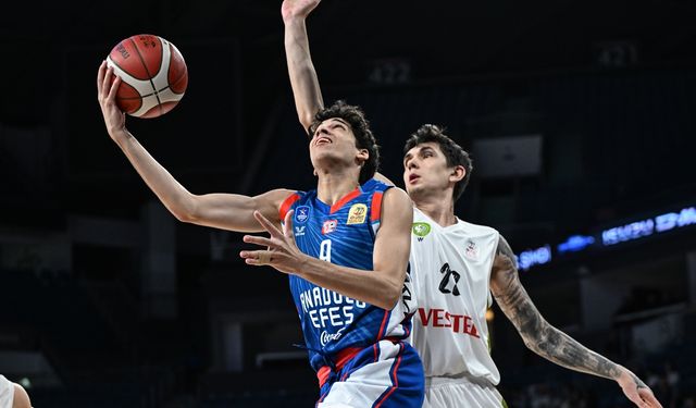 Anadolu Efes evinde galip: 99- 79