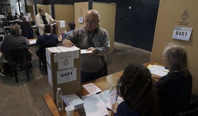 Arjantin'de devlet başkanı seçiminin ikinci turu yarın yapılacak