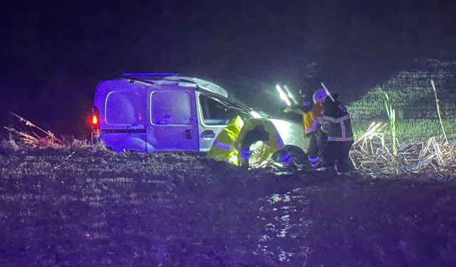 Muratlı'da araç yoldan çıktı!