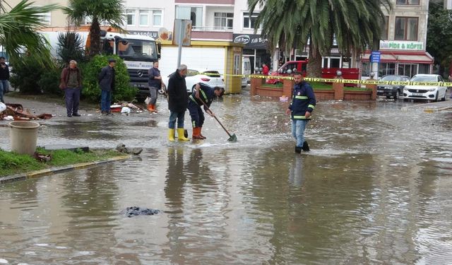 Giresun'da deniz taştı! Dalgalar 8 metreyi aştı!