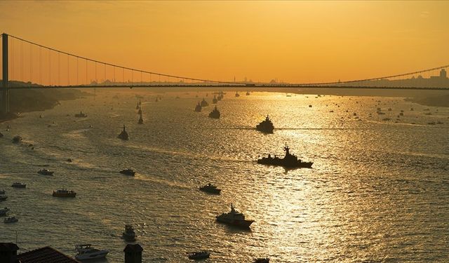 İstanbul Boğazı'nda gemi trafiği askıya alındı!