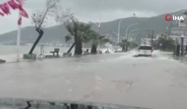 Bursa'da göle döndü! Denizle kara birleşti