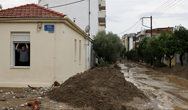 Yunanistan’da sel tehlikesine karşı bazı evler boşaltıldı