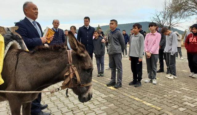 'Eşekli Dostoyevski' okutmaya devam ediyor