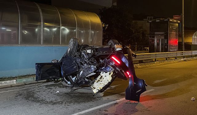 Bursa'da bir araç takla attı, resmen kağıda döndü