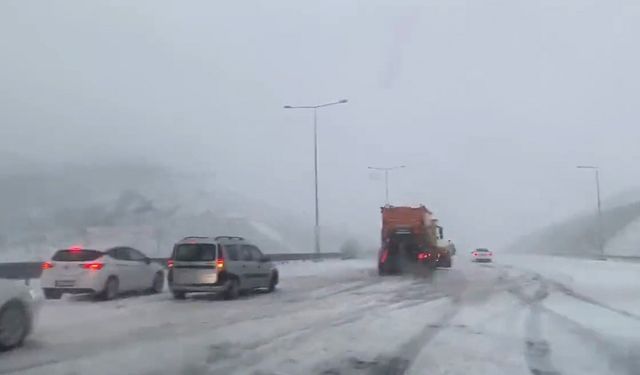 Kuzey Marmara otoyolu, yoğun kar yağışı altında