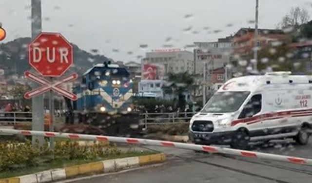 Alkışlar makiniste! Ambulans için bir makinist treni durdurdu!