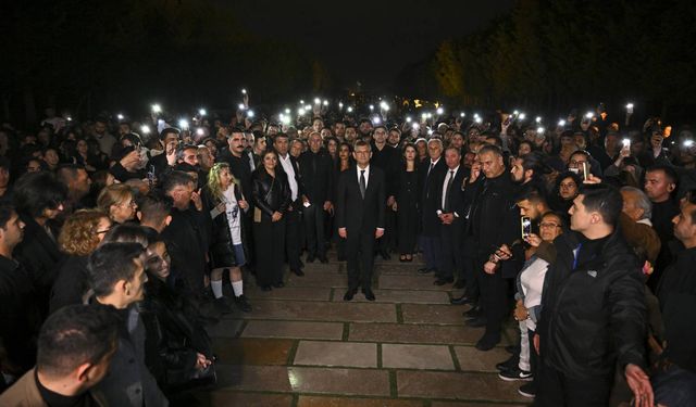 Özgür Özel Anıtkabir'de: Ata'ya Saygı Zinciri...