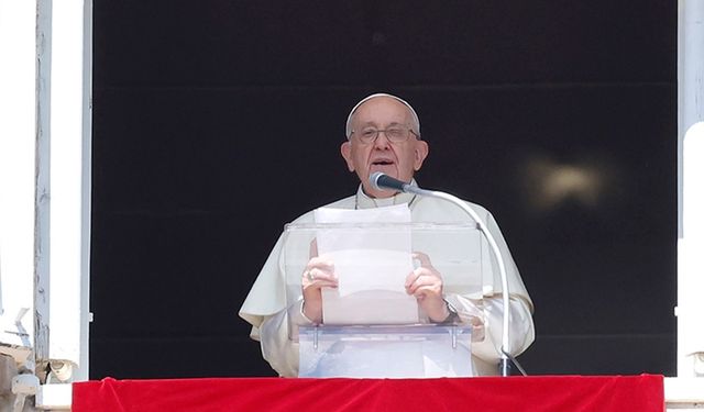 Papa’dan fetva: Aşk yok, kadın yok; bekarlık sultanlıktır