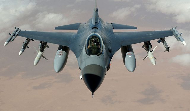 Bir F-16 nasıl çalıştırılır! Sizce kolay mı zor mu?