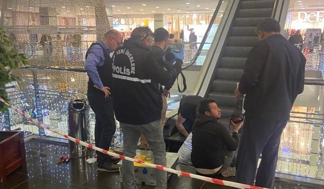 Konya'da akılalmaz olay! Yürüyen merdivenden düşen çocuğun parmağı koptu