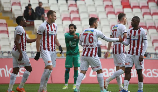 Sivasspor ilk yarıda fişi çekti, turu atladı!