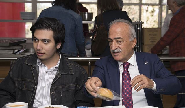 Atatürk Üniversitesinden öğrencilerine ücretsiz iftar yemeği