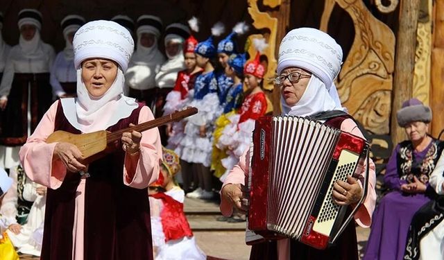Kırgızistan'da neneler "Türkü Kervanı" ile geleneklerini aktarıyor