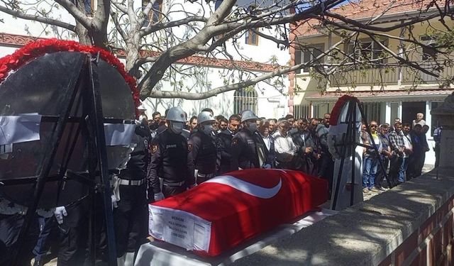 Depremde cenazesi karışan polis, 14 ay sonra memleketine getirilerek toprağa verildi
