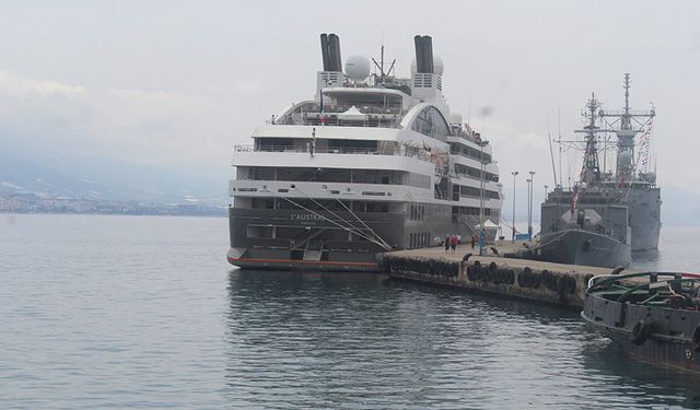 Dev gemi Antalya sularında  görüldü
