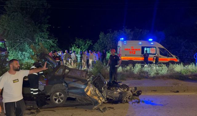 Düzce'de feci kaza! Beton mikseri, otomobili biçti