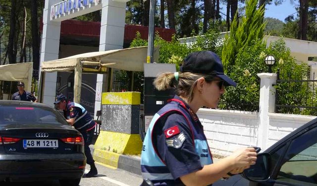 Marmaris ve Datça’ya 24 saatte 50 bin araç girdi