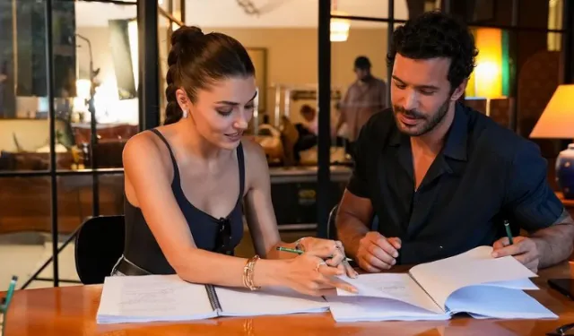 Hande Erçel ve Barış Arduç'tan ilk kare geldi: ‘Rüzgara Bırak’ için imza attılar!