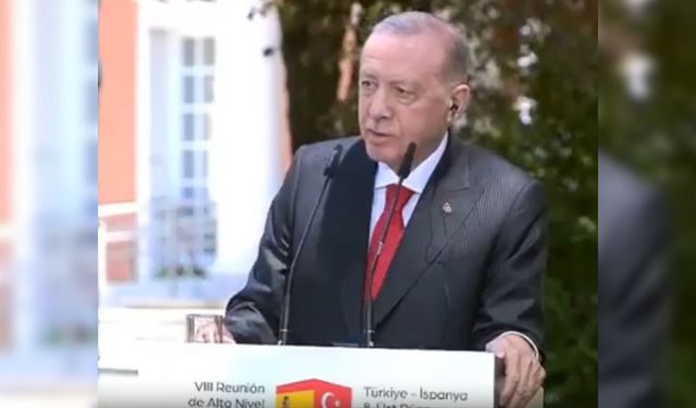 Cumhurbaşkanı Erdoğan'dan gazeteciye: "Başını sallama, ben sallamıyorum"