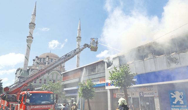 Oto sanayi sitesinde çıkan yangın korkuttu