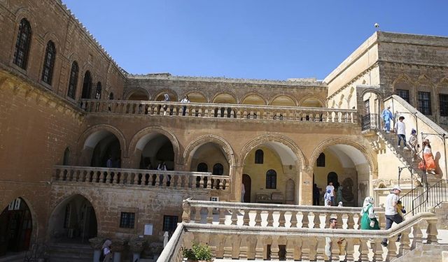 Tarihi Mardin Müzesi ziyaretçilerini medeniyetler yolculuğuna çıkarıyor